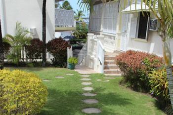 Southern Surf Beach Apartments Rockley Kültér fotó
