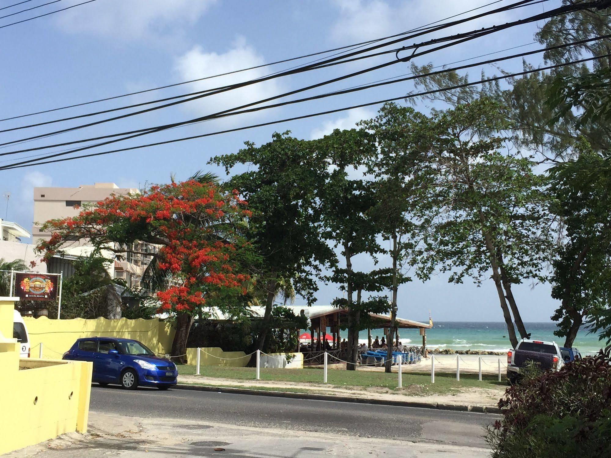 Southern Surf Beach Apartments Rockley Kültér fotó